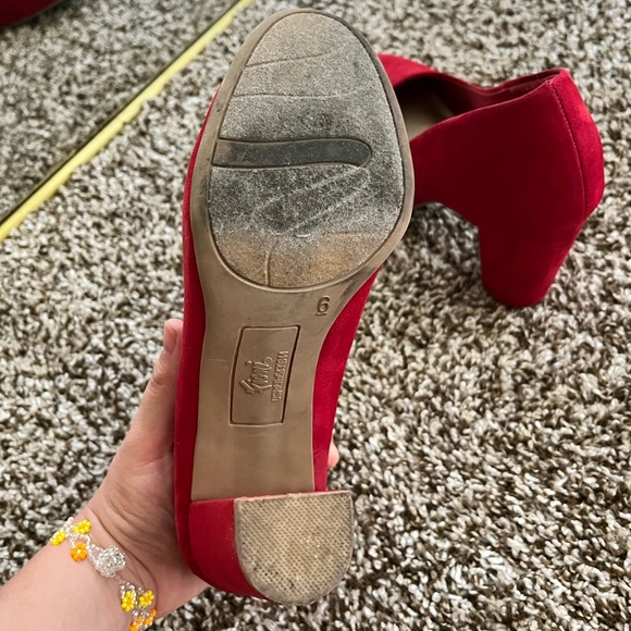 Women’s Size 6 Red Heels - Picture 2 of 3